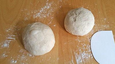 Dividete l'impasto in 2