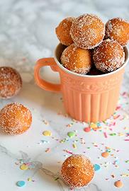 Servite le frittelle ancora calde