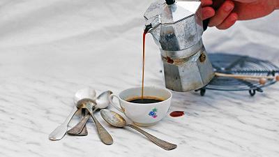 Aggiungete zucchero al caffè
