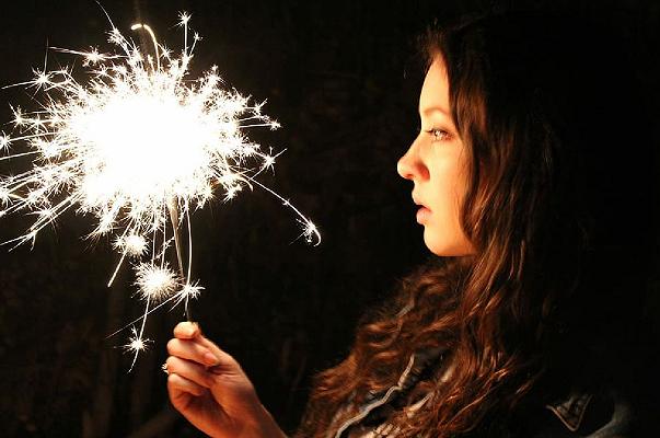 Inghilterra: mangia fuochi d’artificio scambiandoli per caramelle