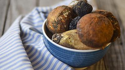 Pulite funghi e tartufo