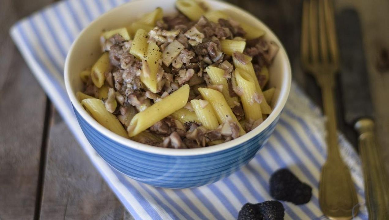 Pasta alla norcina e funghi