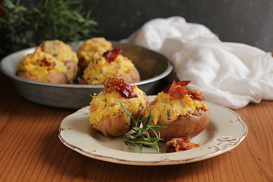 Patate ripiene formaggio e speck