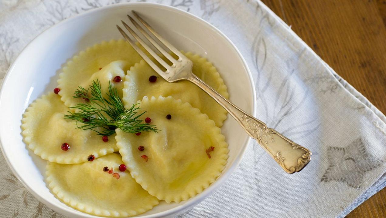 Ravioli al salmone affumicato e lime fatti in casa - Dissapore