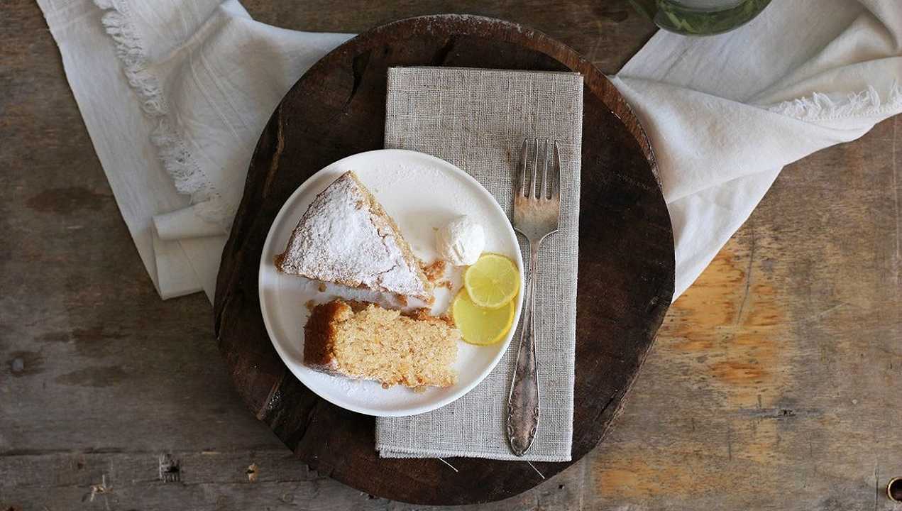 Torta alla panna e limone senza uova