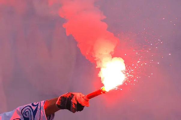 Trieste, lancia un razzo a Capodanno che dà fuoco a una pizzeria