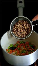 Aggiungete le lenticchie
