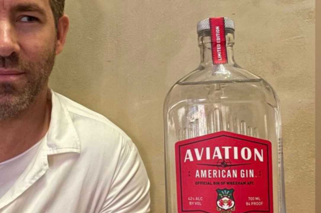Ryan Reynolds lancia una limited edition del suo gin dedicata al calcio