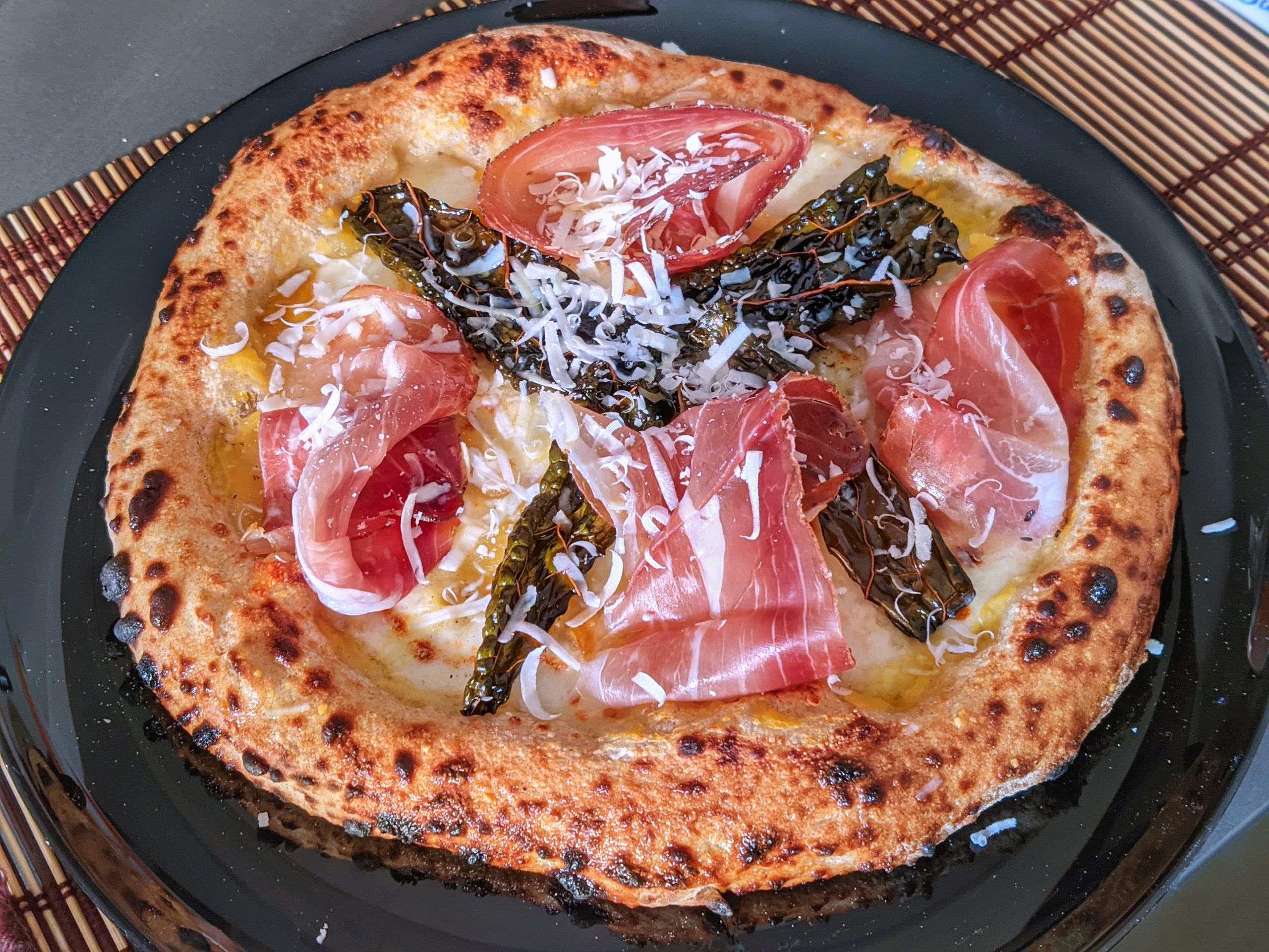 Pizza Bianca - Fiordilatte, Speck, Cavolo Nero