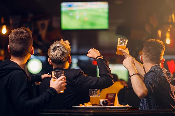 Spello, al bar per vedere la partita: multati