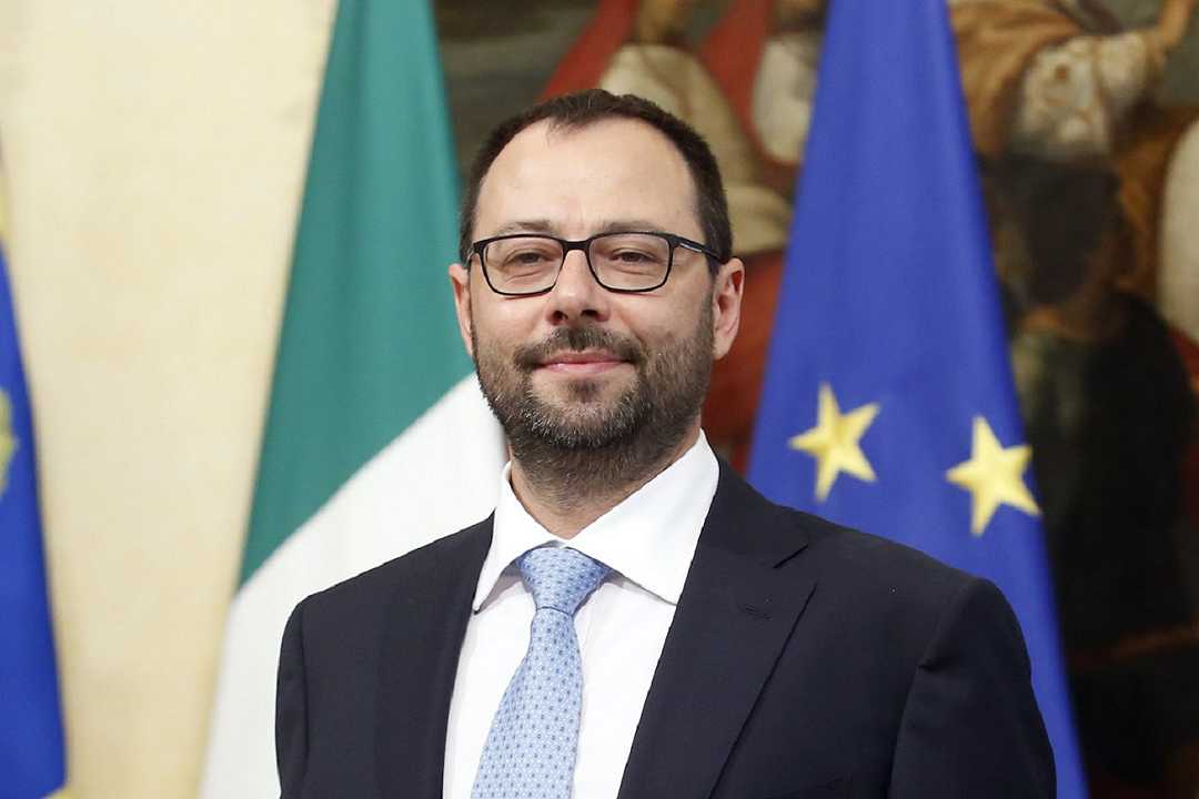 Siccità, il ministro Stefano Patuanelli fa il punto della situazione: c’è necessità di interventi strutturali
