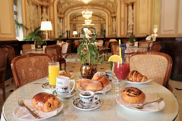 Napoli: oggi riapre lo storico Caffè Gambrinus