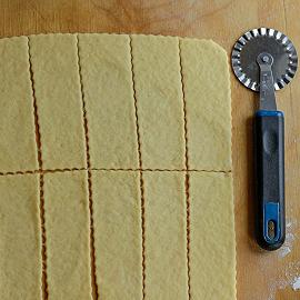 Tagliate l'impasto