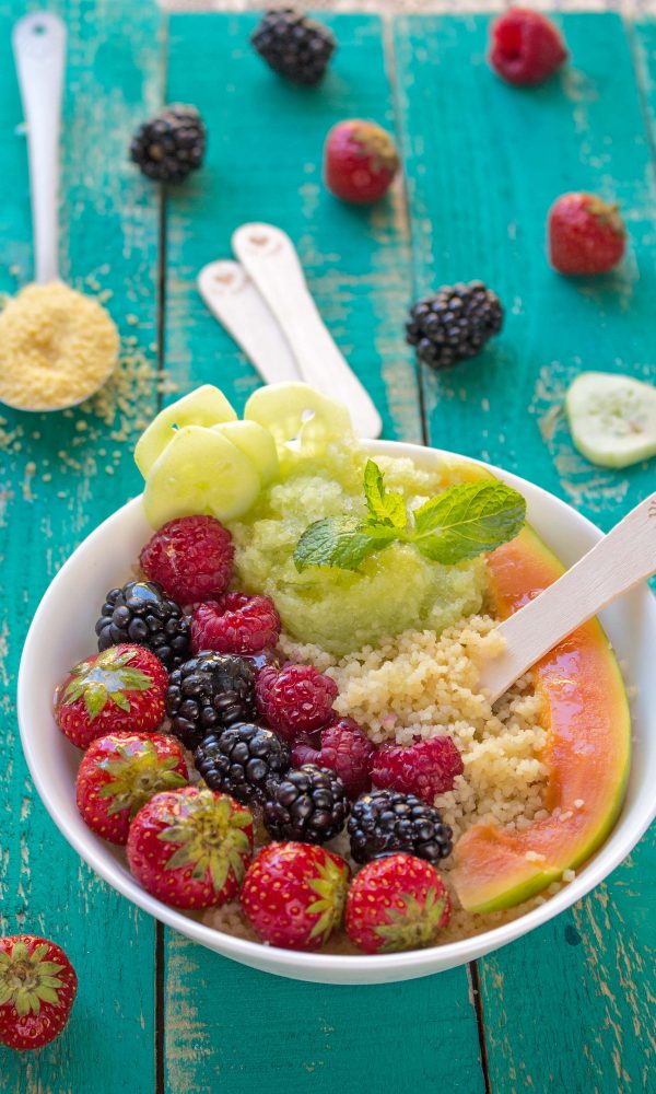 cous cous dolce con fragole, more, lamponi e papaia