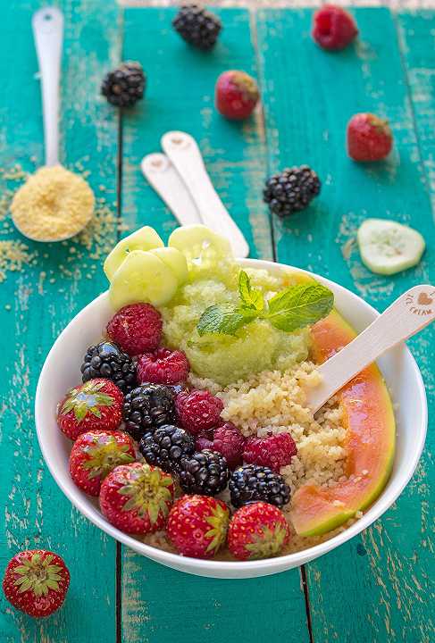 Couscous dolce con frutta e sorbetto al cetriolo