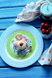 Presentate la mousse in ciotoline