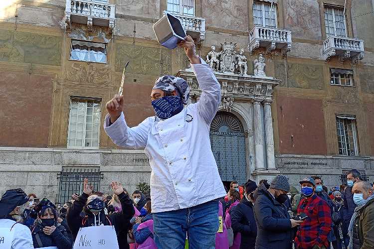 Genova: i ristoratori protestano per il mancato arrivo degli aiuti