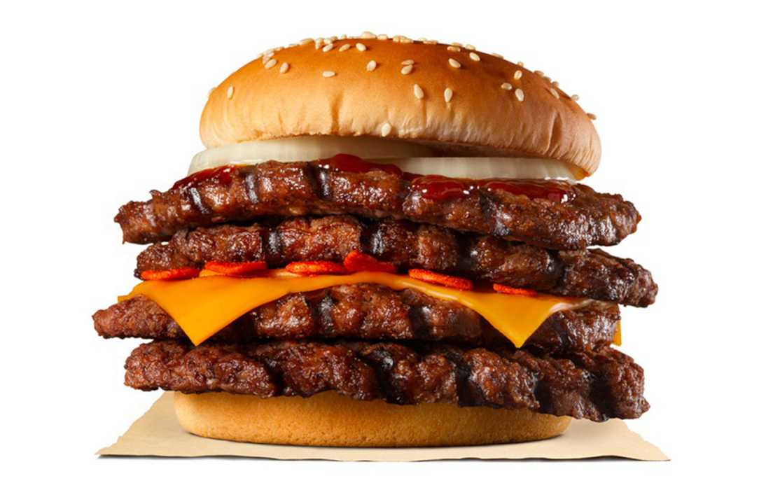 Buger King lancia un mega hamburger in Giappone: il nome è tutto un programma