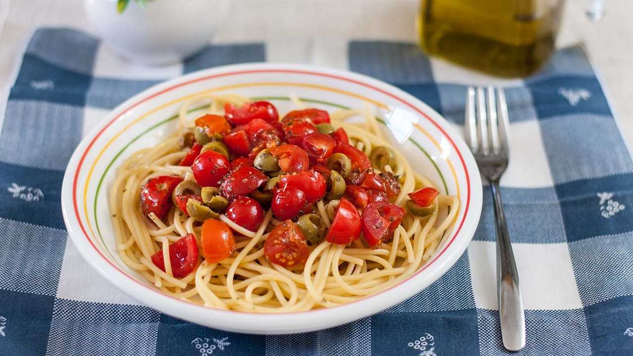 Pasta olive e pomodorini