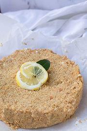 Decorate con fette di limone