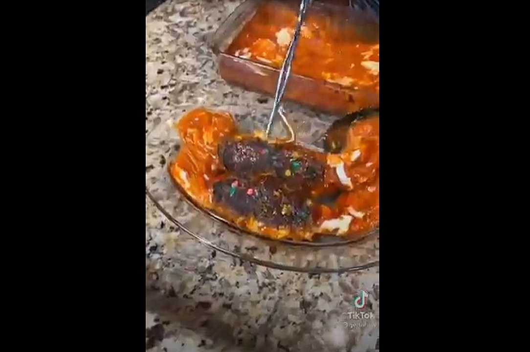 TikTok: l’improbabile ricetta degli spaghetti-hamburger con caramelle