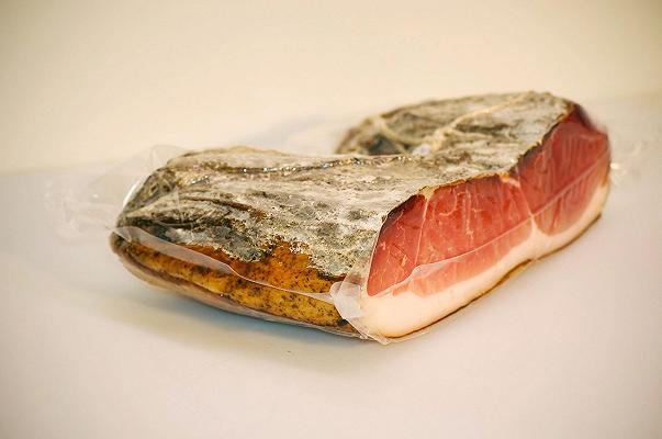 Speck Alto Adige Igp: nel 2020 calo della produzione del 4,4%