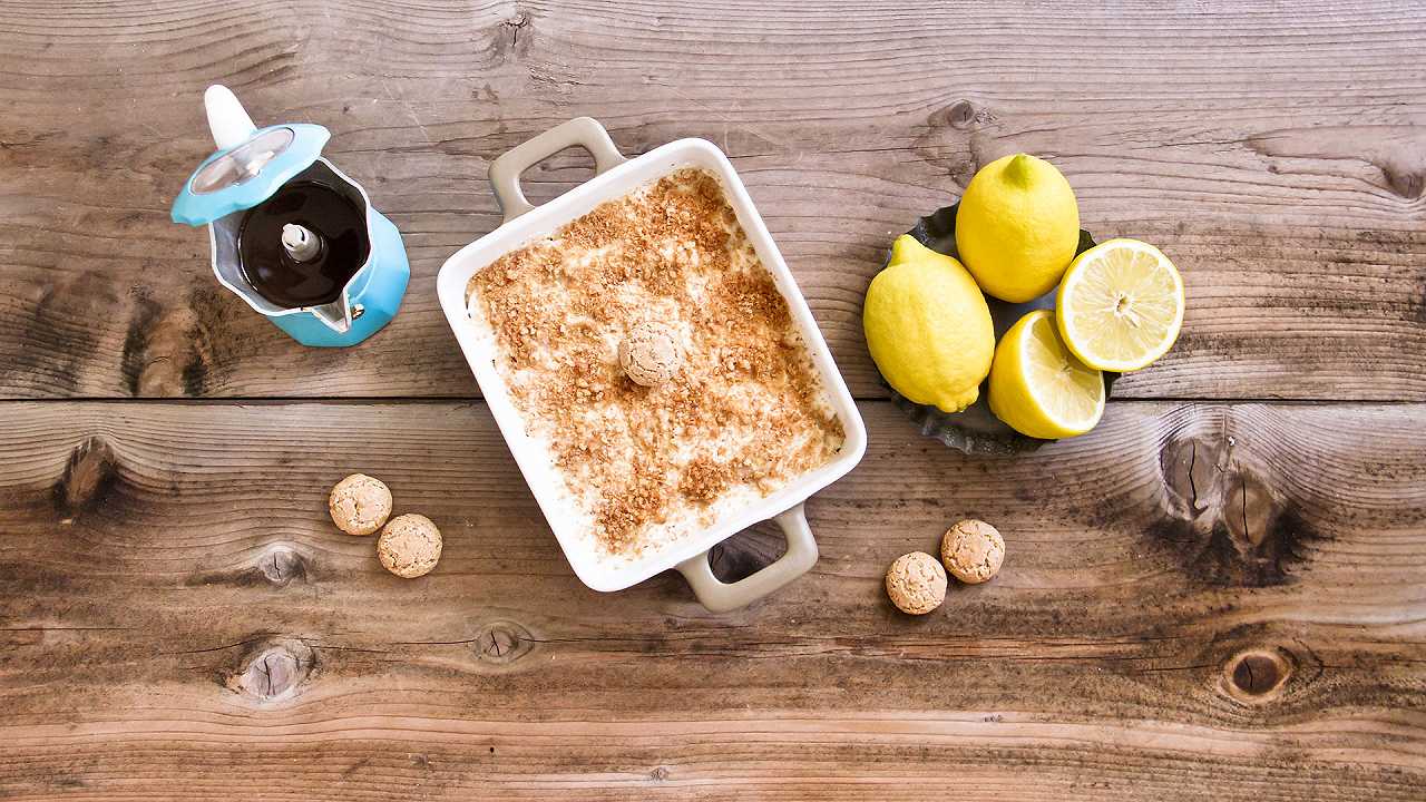 Tiramisù con ricotta al limone e amaretti