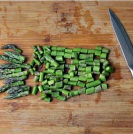 Pulite e tagliate le verdure