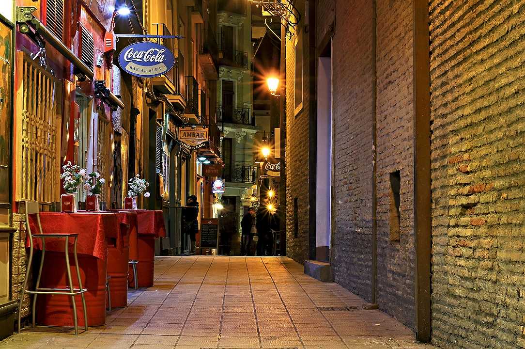 Bar e ristoranti a Milano potranno mettere tavoli e sedie gratis in strada