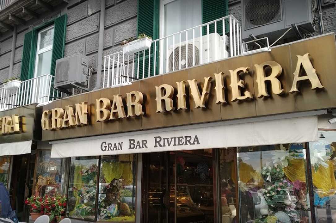 Gran Bar Riviera di Napoli chiude: lo storico locale dichiara fallimento