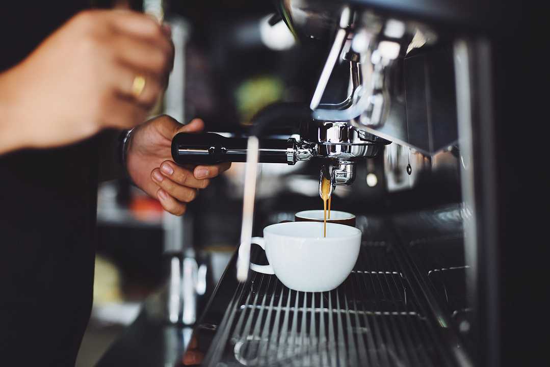 Caffè espresso: a Milano la tazzina arriva a 1,30-1,40 euro