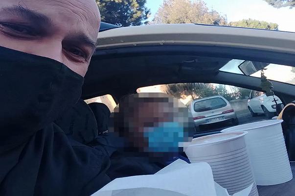 Ciampino, barista consegna caffé ai clienti direttamente in auto