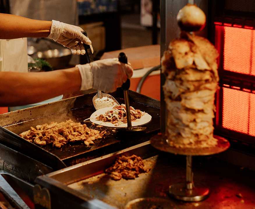 Prato: il kebabbaro che ha aggirato il divieto di apertura nel centro storico