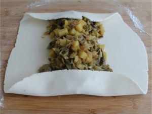 lembi corti dello strudel piegati sul ripieno