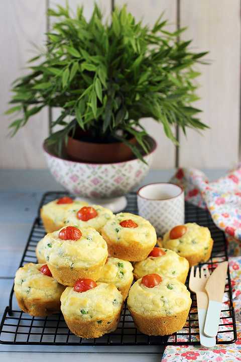 Muffin salati con piselli e scamorza