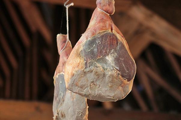 Prosciutto San Daniele Dop: nel 2020 prodotti 2,5 milioni di cosce, ma export in calo