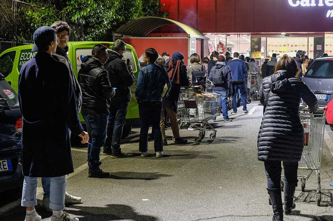 Roma, psicosi da zona rossa: razziati i supermercati