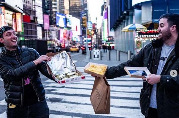 Unregular pizza: un romano a New York scambia la pizza con altro cibo