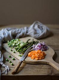 Tagliate le verdure a dadini