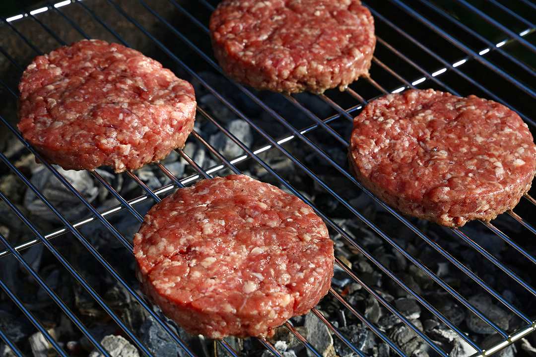 Carne finta: cosa ci mangiamo pur di evitare la carne