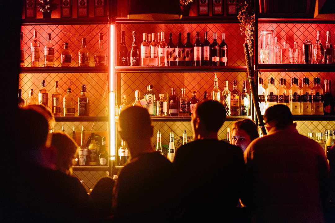 Bar di Hollywood si trasforma in un club esclusivo per soli vaccinati