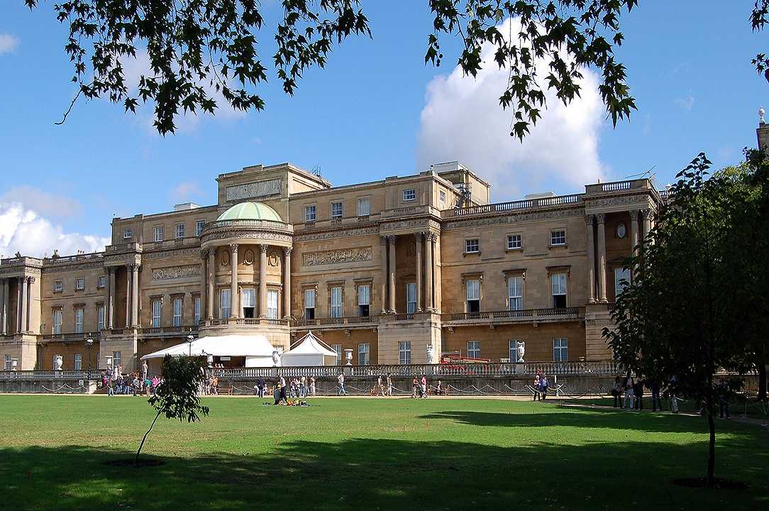 Regno Unito: i giardini di Buckingham Palace aprono ai picnic, ma vietati barbecue e alcol