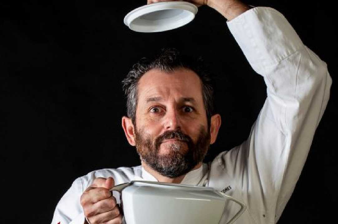 Chef Cristiano Tomei non riapre a cena: “da noi si viene per una liturgia”