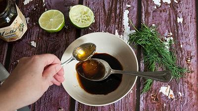 Preparate la vinaigrette