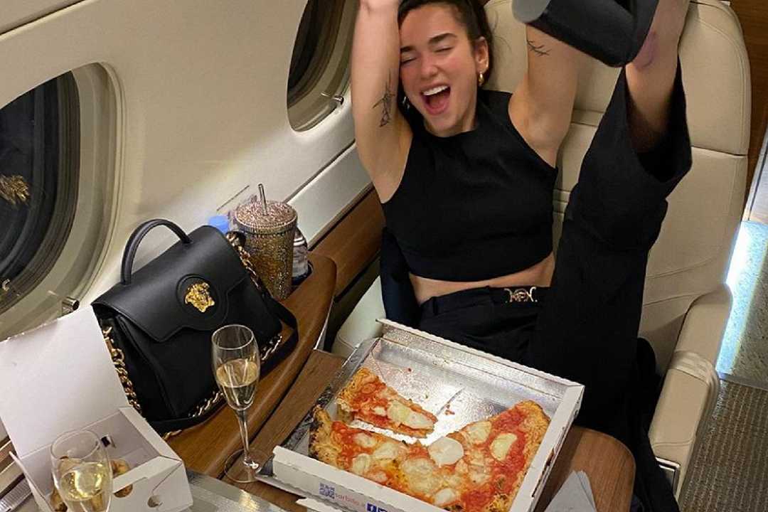 Dua Lipa celebra la pizza napoletana (di Gino Sorbillo) su Instagram