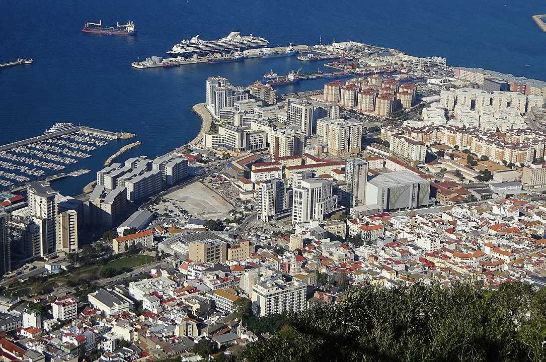 Gibilterra, bar e ristoranti tornano aperti con il 90% dei vaccinati