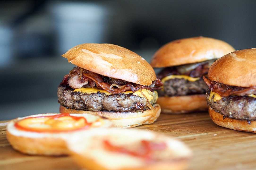 Carne: Jbs ha acquisito Vivera, leader olandese degli hamburger vegani