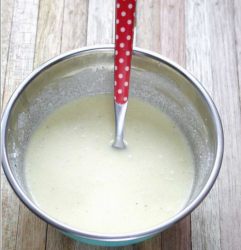 impasto liquidi in una ciotola