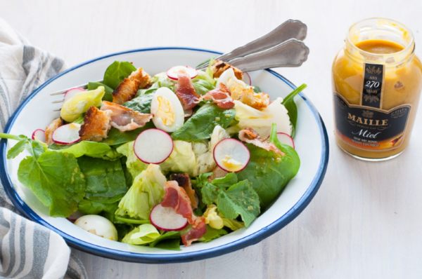 insalata con uova di quaglia, ravanelli e pancetta