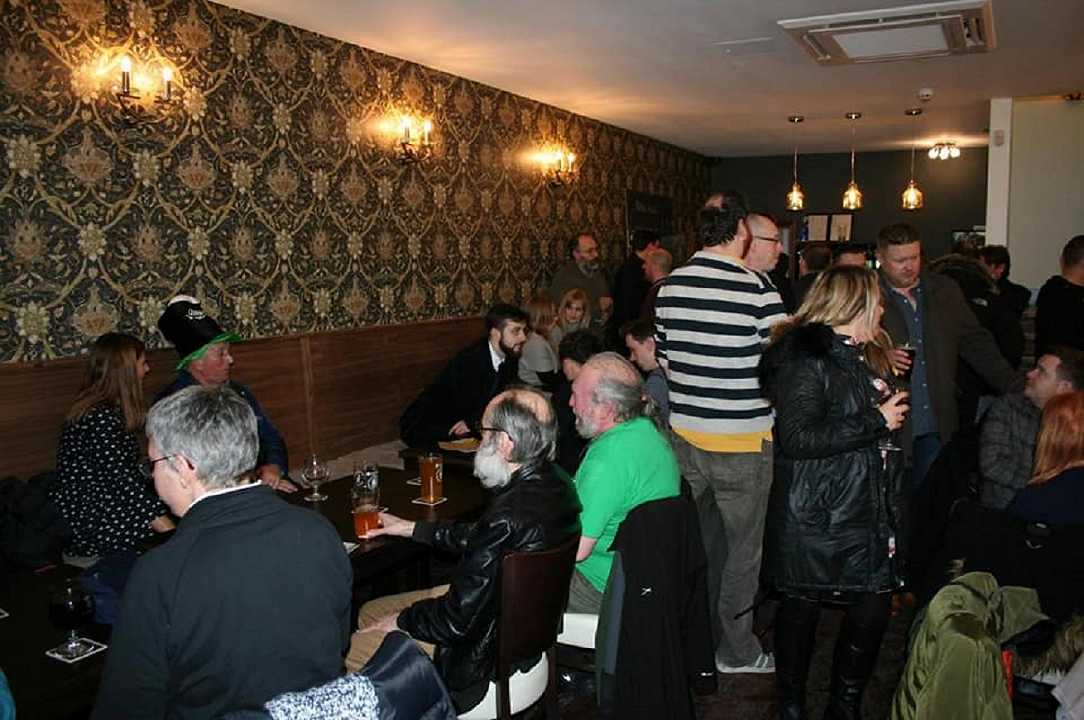Londra: un pub si organizza per servire birra dalla mezzanotte del 12 aprile